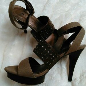 Apostrophe stilettos